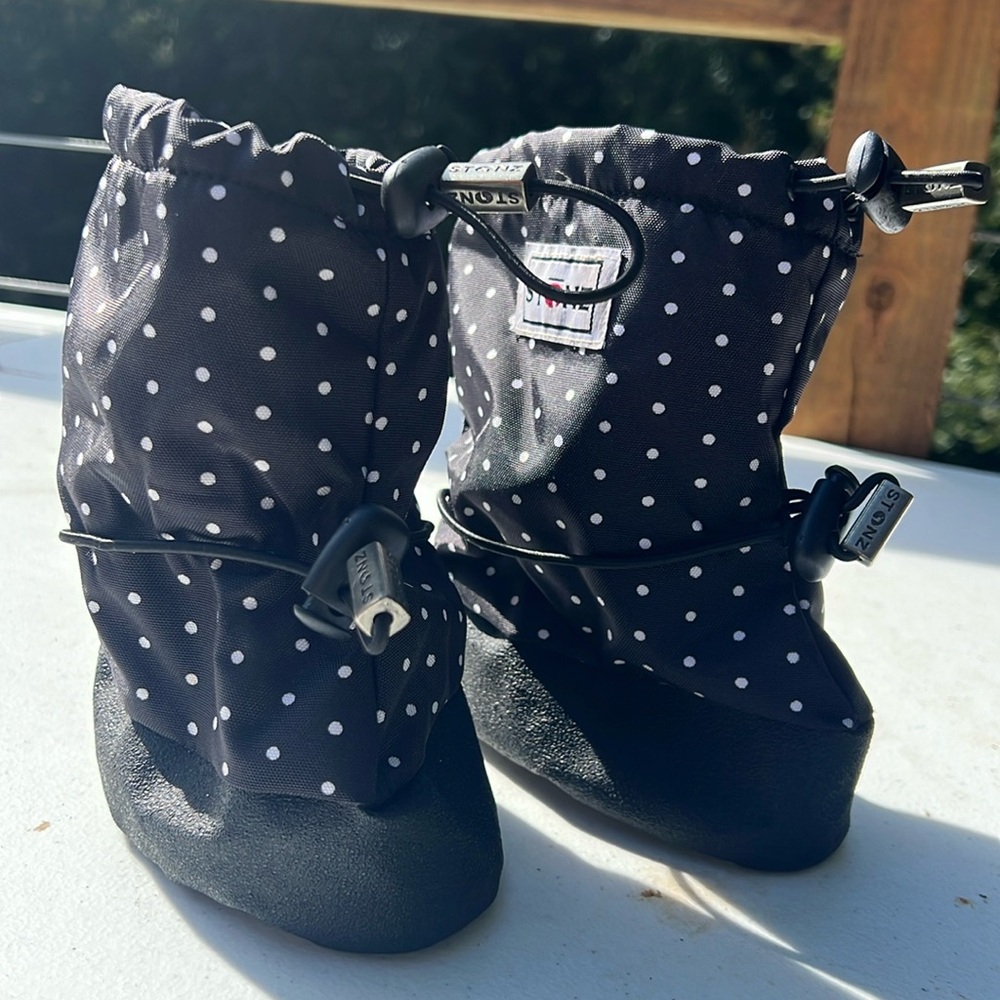 Stonz Toddler Booties | Polka Dot | size Medium (Toddler 6) | Like New
